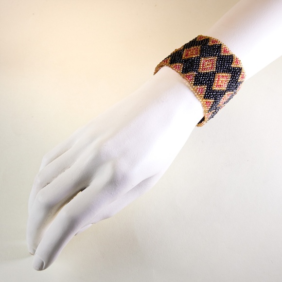 Vintage hand beaded cuff wrap bracelet diamond pattern - Picture 2 of 5